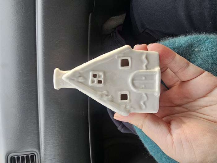 Фотография покупателя товара Светодиодная фигура «Уютный дом», 6.5×6×9.8 см, 1 LED, керамика, от батареек LR44×3, тёплый белый свет - Фото 1