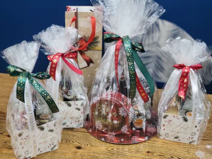 Фотография покупателя товара Набор атласных лент, 3 шт., «С Новым годом», 2 см × 5 м, тиснение - Фото 1