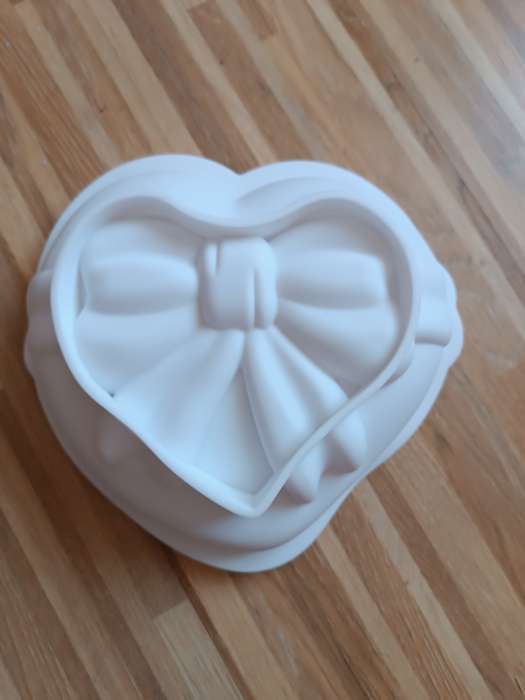Фотография покупателя товара Форма для выпечки и муссовых десертов KONFINETTA «Сердце с бантом», 19×17×6.5 см, силикон, белая - Фото 2