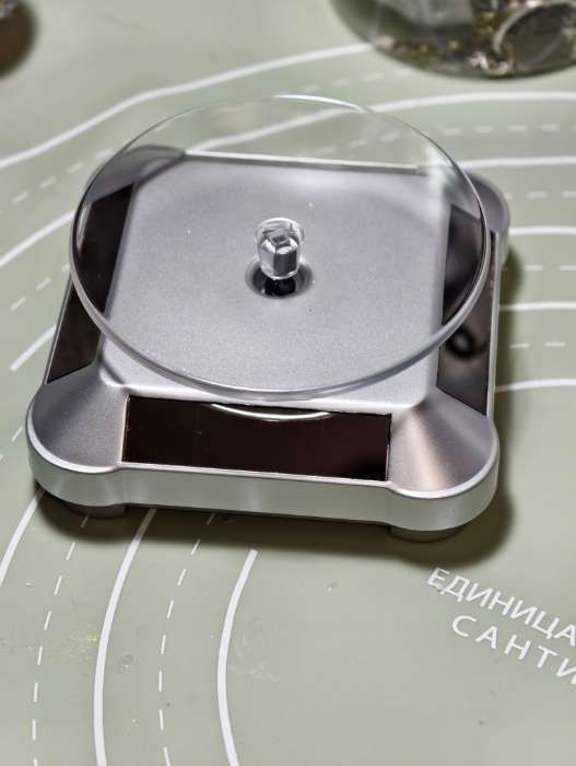 Фотография покупателя товара Подставка для украшений QF, универсальная, вращающаяся на 360 градусов, 10×10×4.5 см, цвет серебро - Фото 1