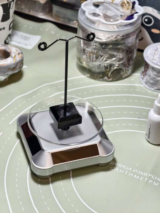 Фотография покупателя товара Подставка для украшений QF, универсальная, вращающаяся на 360 градусов, 10×10×4.5 см, цвет серебро - Фото 2