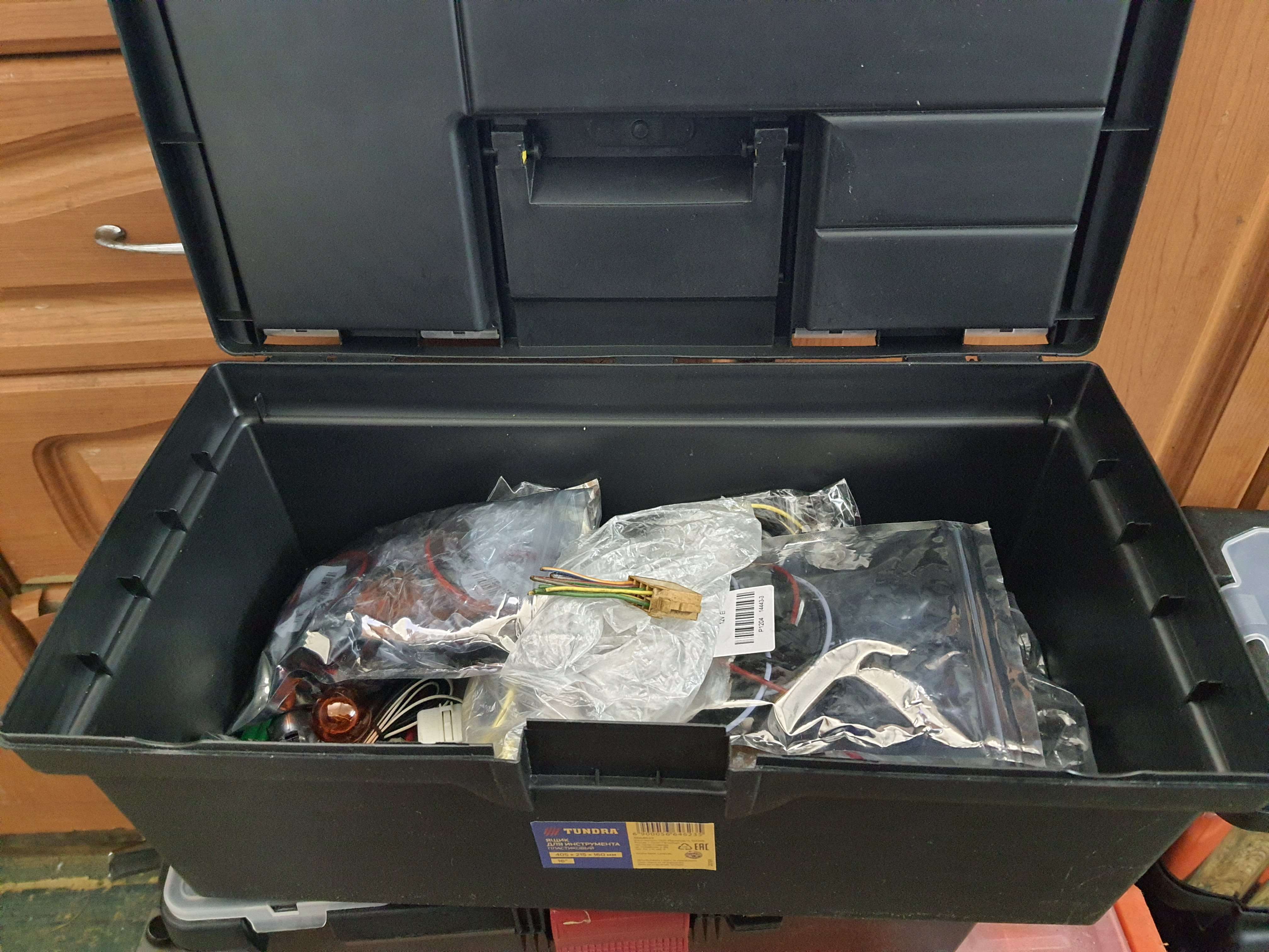 Фотография покупателя товара Ящик для инструмента ТУНДРА, 16", 405 х 215 х 160 мм, пластиковый, органайзер - Фото 2