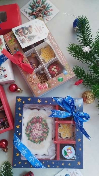 Фотография покупателя товара Коробка под 9 конфет новогодняя «Ёлочка, гори!», 13.5×13.5×3.5 см - Фото 2