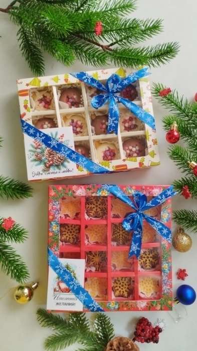 Фотография покупателя товара Коробка под 16 конфет с ячейками «Яркий Новый год» 17.5×17.5×3.5 см - Фото 6