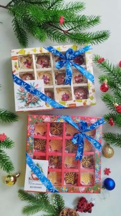 Фотография покупателя товара Новогодняя коробка - упаковка для конфет 12 шт. «Новогодний пингвин», 19×14.5×3.5 см - Фото 3