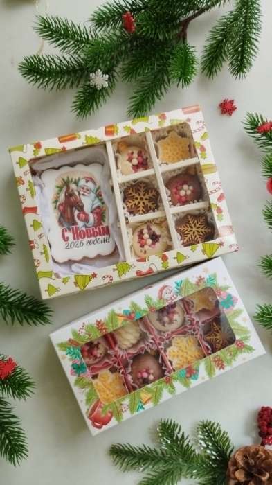 Фотография покупателя товара Новогодняя коробка - упаковка для конфет 12 шт. «Новогодний пингвин», 19×14.5×3.5 см - Фото 1