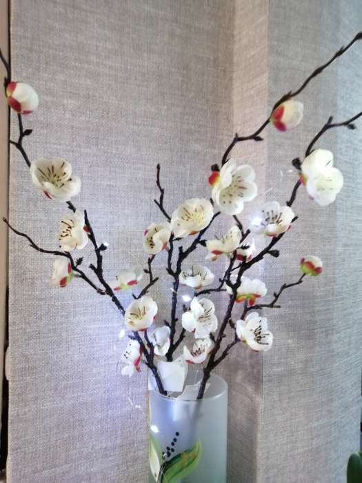 Фотография покупателя товара Цветы искусственные "Веточка сакуры" 2,5х42 см, белый - Фото 6