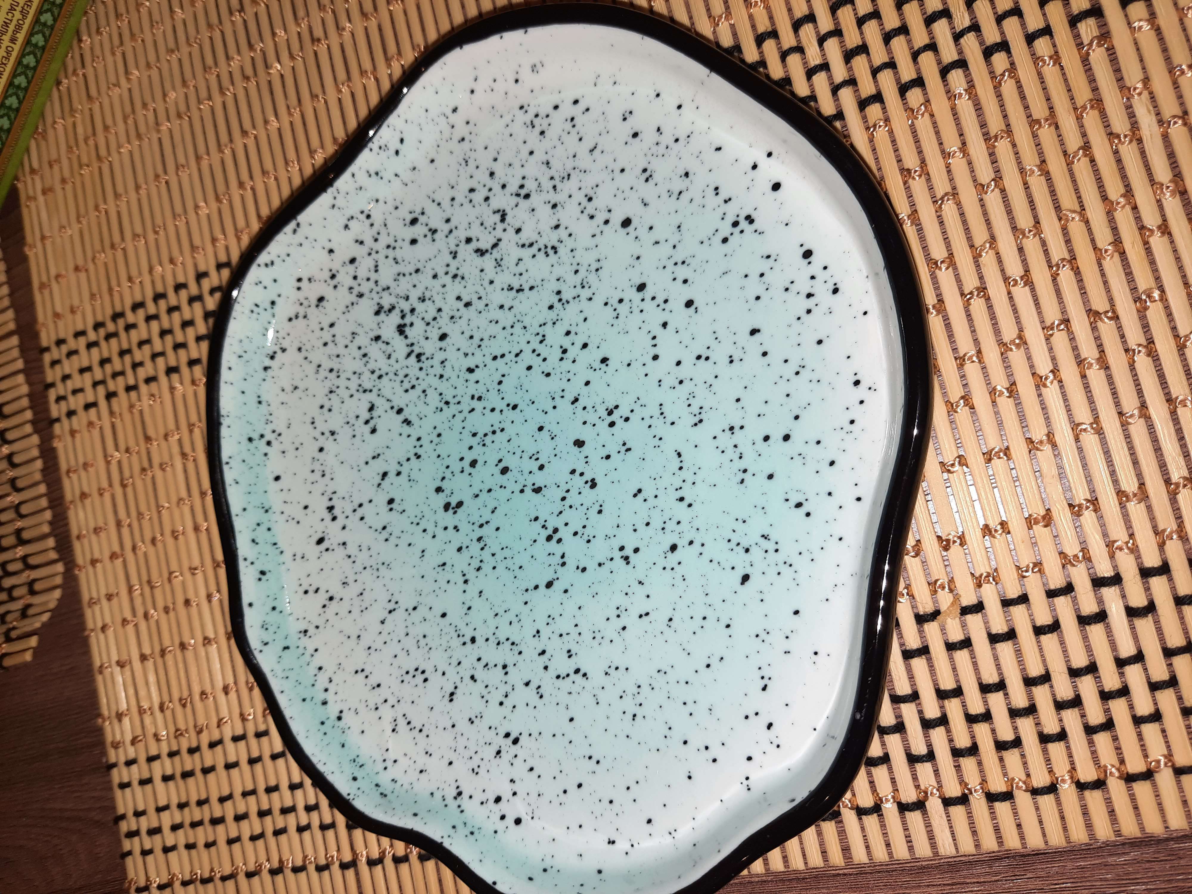Фотография покупателя товара Тарелка керамическая неровный край «Синяя», 17 см, цвет синий