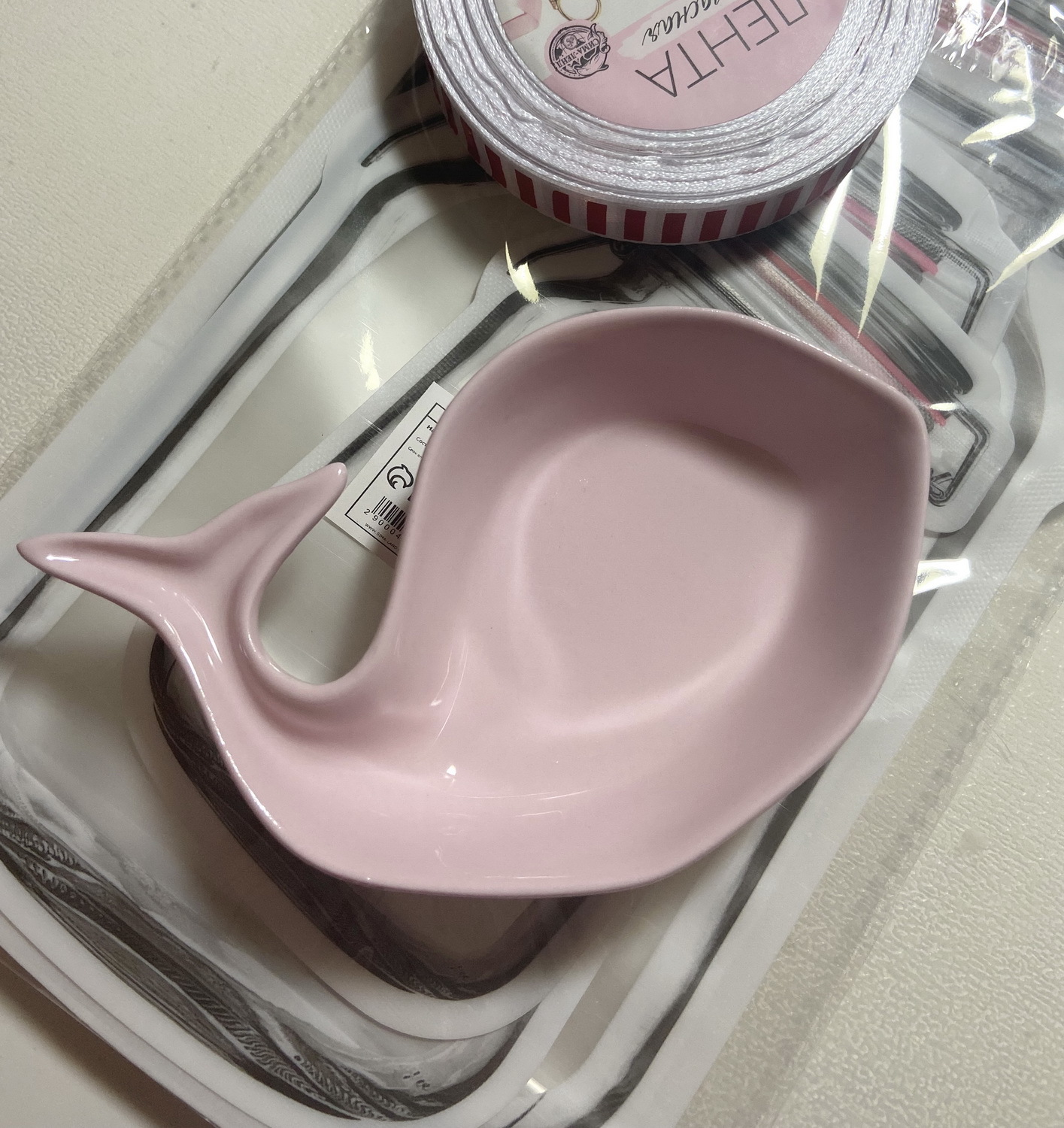 Фотография покупателя товара Блюдо керамическое «Кит», 13×7×3 см, цвет розовый - Фото 2