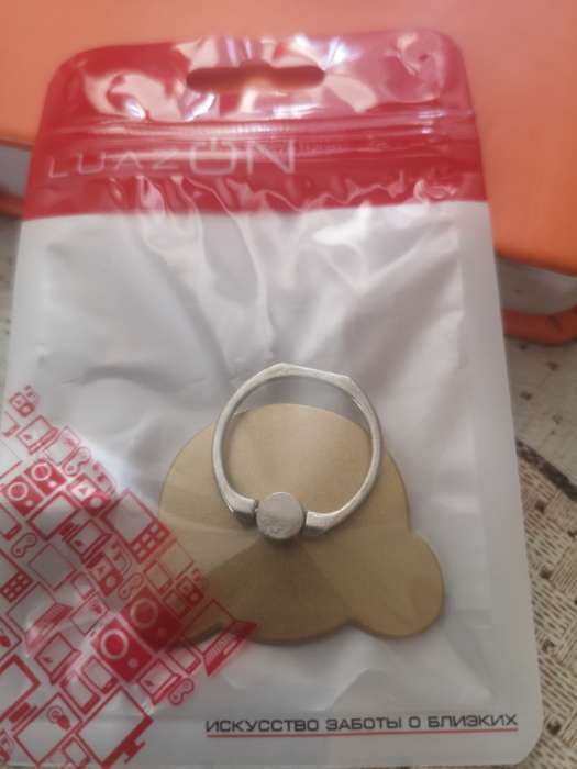 Фотография покупателя товара Держатель-подставка с кольцом для телефона LuazON, в форме "Мишки", цвет золото - Фото 3