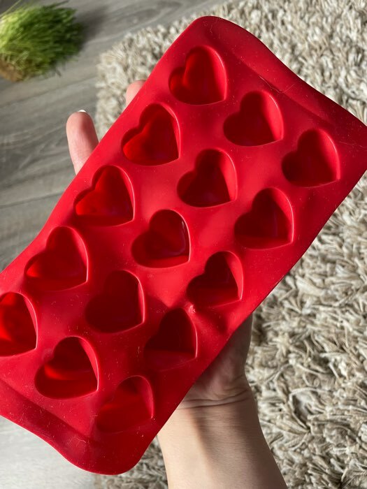 Фотография покупателя товара Форма для шоколада Доляна «Сердечки», силикон, 20,5×10 см, 15 ячеек (3×2,6 см), цвет МИКС - Фото 37