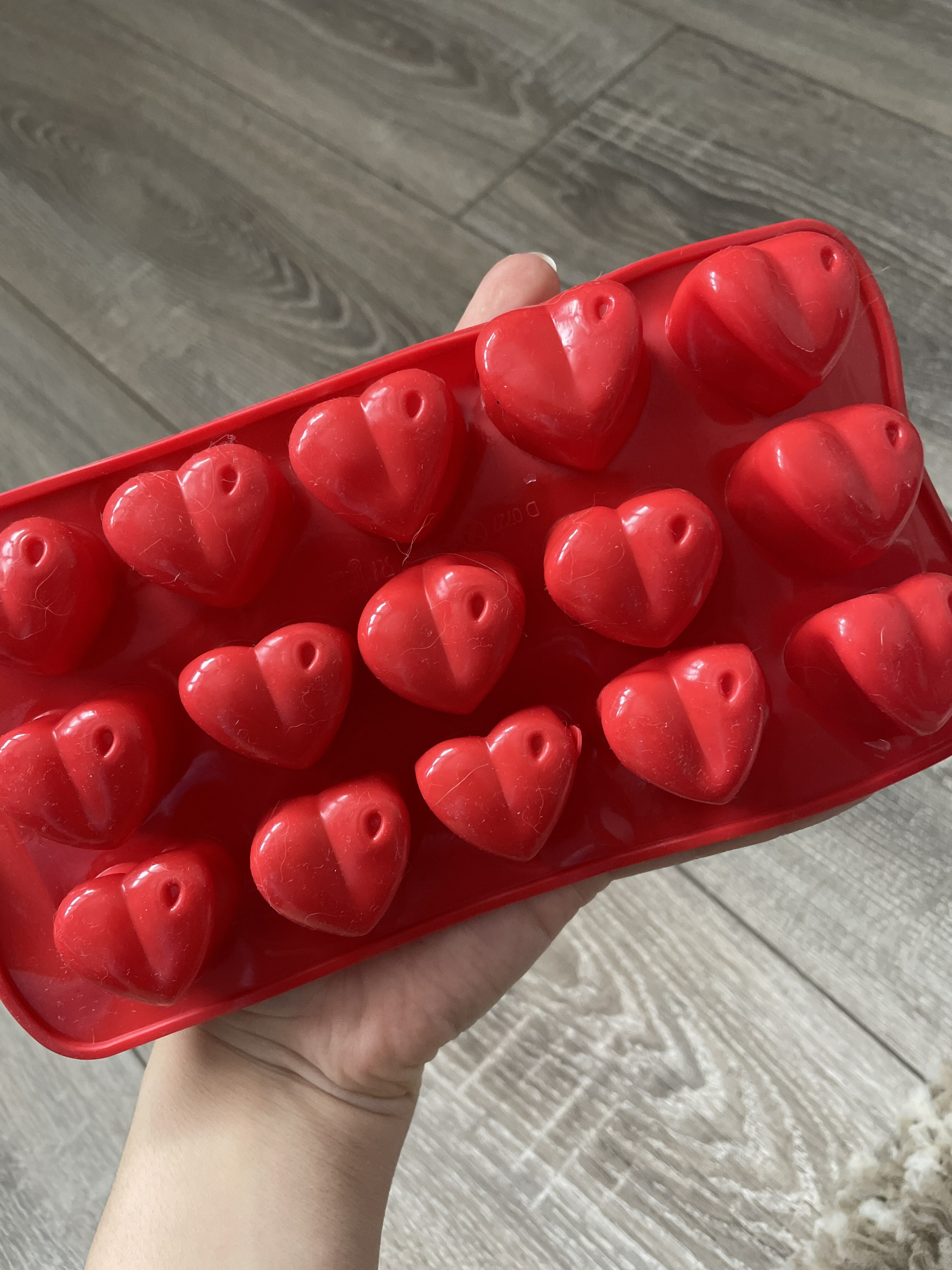 Фотография покупателя товара Форма для шоколада Доляна «Сердечки», силикон, 20,5×10 см, 15 ячеек (3×2,6 см), цвет МИКС - Фото 37