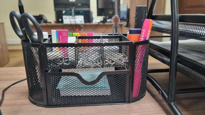 Фотография покупателя товара Подставка для канцелярских мелочей 9 отделений, сетка металл, чёрная - Фото 1