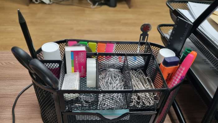 Фотография покупателя товара Подставка для канцелярских мелочей 9 отделений, сетка металл, чёрная - Фото 3