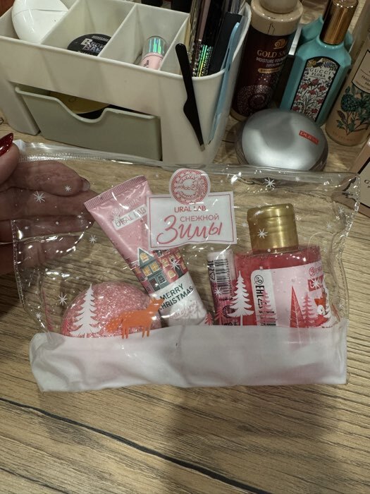 Фотография покупателя товара Новогодний подарочный набор косметики «Снежной зимы»: гель для душа, крем, бомбочка, бальзам, косметичка, URAL LAB - Фото 1