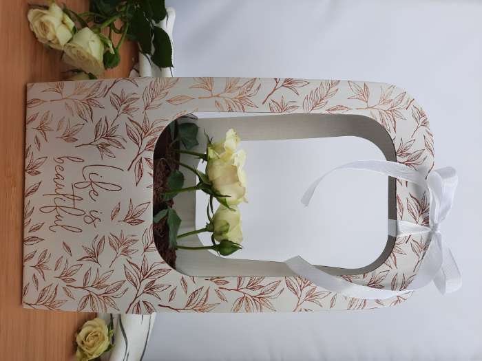 Фотография покупателя товара Коробка-переноска для цветов «Веточки», 17 × 12 × 32 см - Фото 3