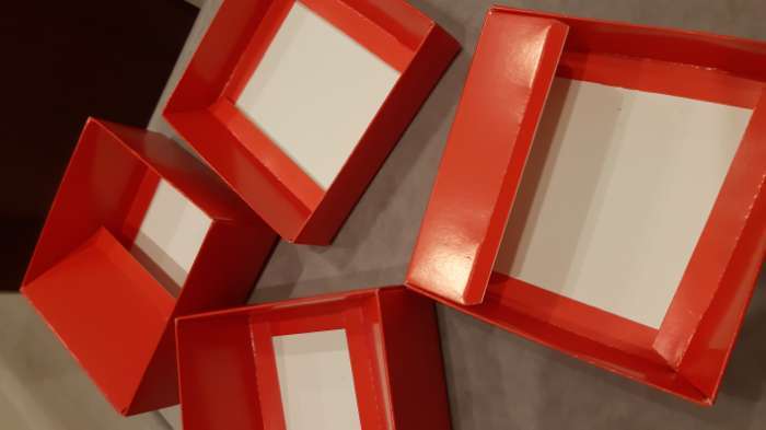 Фотография покупателя товара Коробка складная, крышка-дно, красная, с окном 20×20×6 см - Фото 4