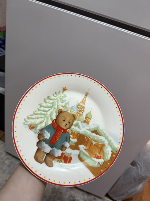 Фотография покупателя товара Тарелка новогодняя Доляна «Московский мишка», d=20.5 см, фарфор, белая - Фото 1