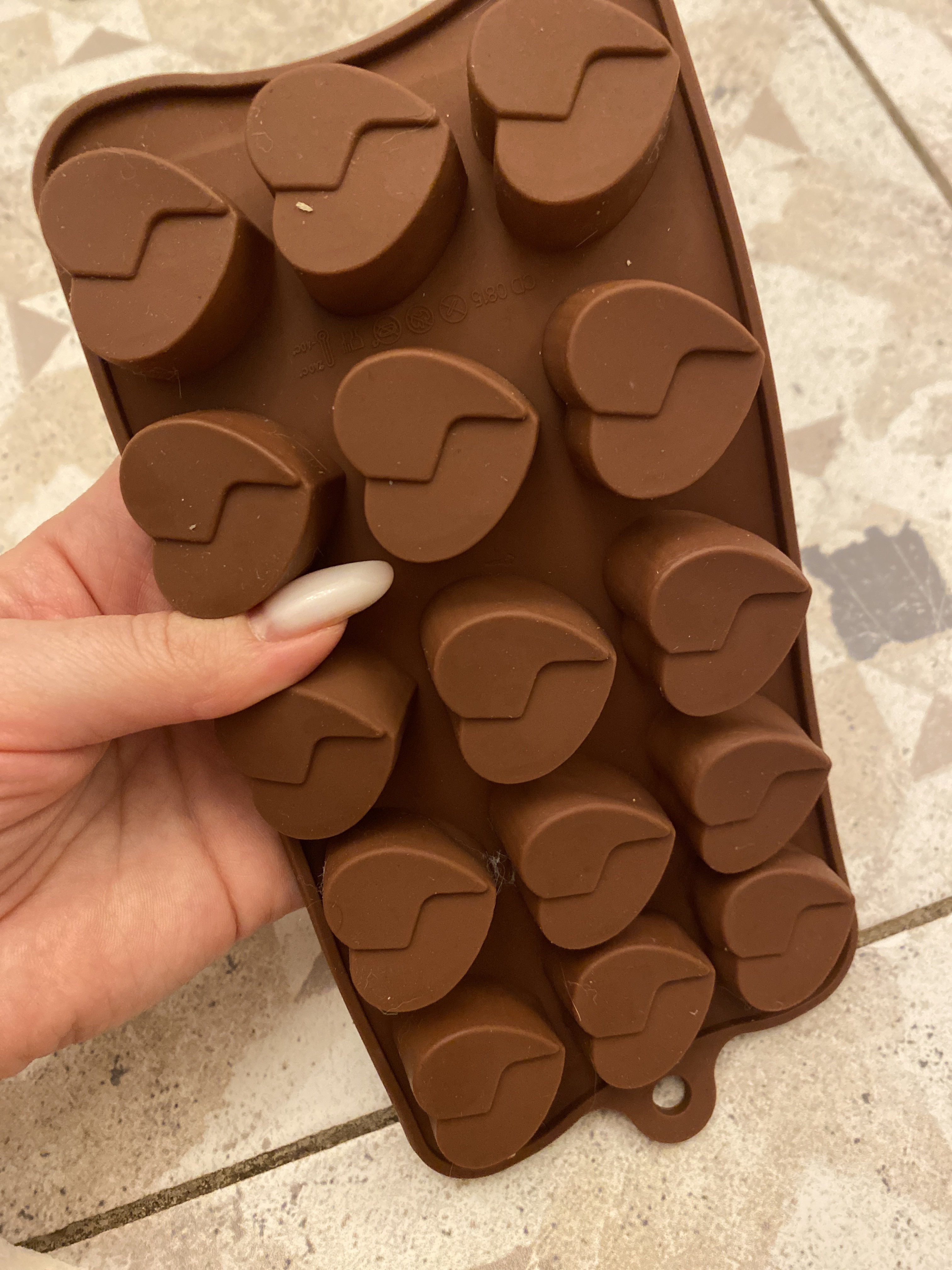 Фотография покупателя товара Форма для шоколада Доляна «Сердце», силикон, 21×10×1,5 см, 15 ячеек (3×2,3 см), цвет коричневый - Фото 2