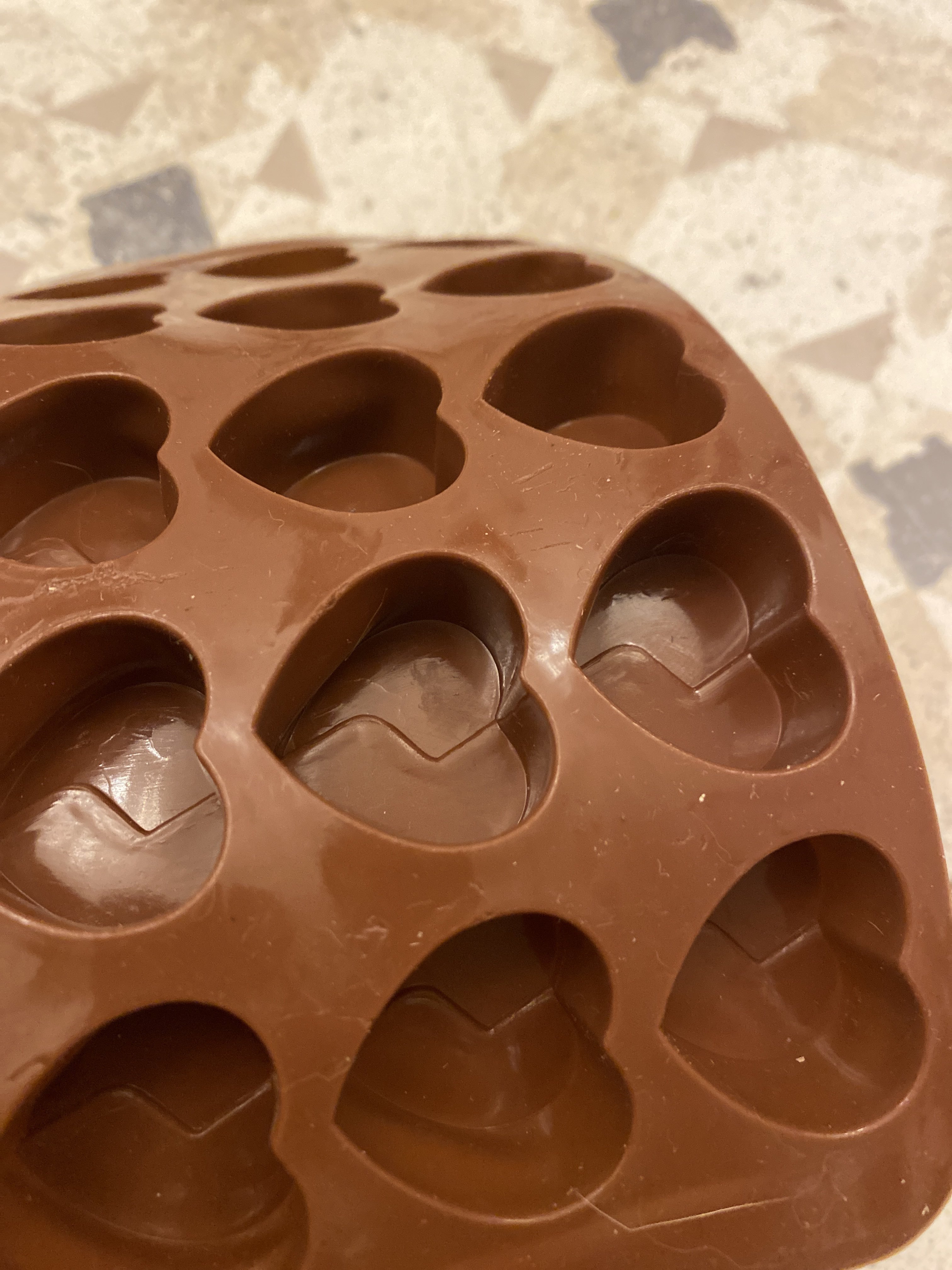 Фотография покупателя товара Форма для шоколада Доляна «Сердце», силикон, 21×10×1,5 см, 15 ячеек (3×2,3 см), цвет коричневый - Фото 1