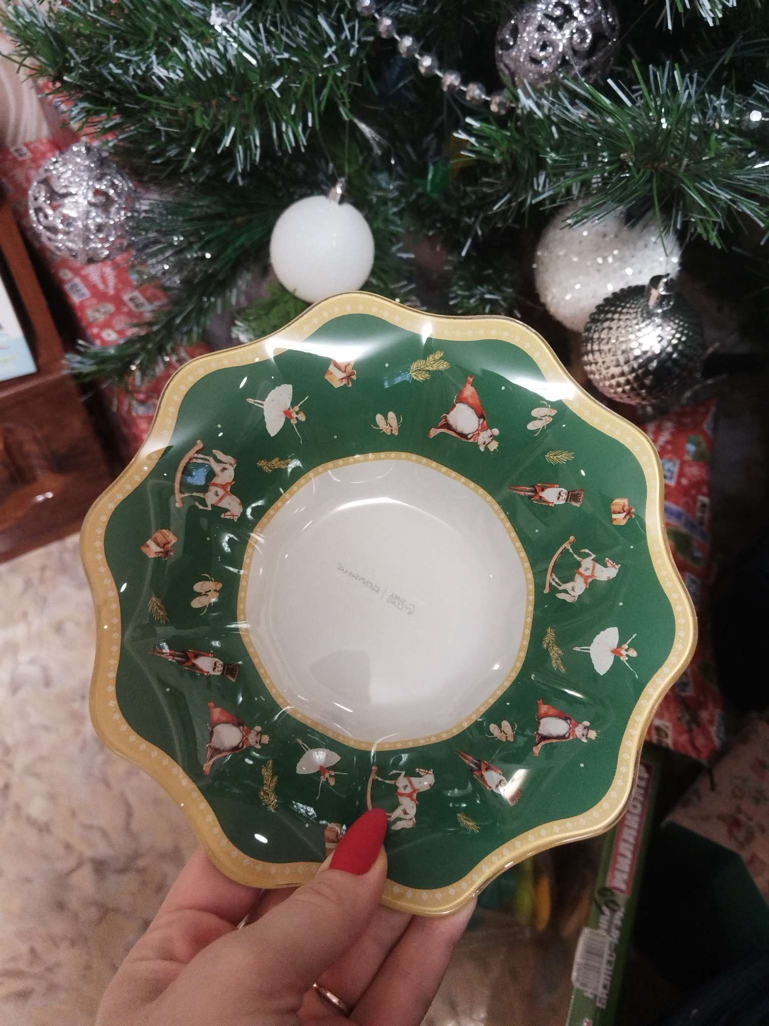 Фотография покупателя товара Салатник Доляна «Сказочные истории», 400 мл, d=19, h=3.7 см, стекло, белый, зелёный - Фото 1