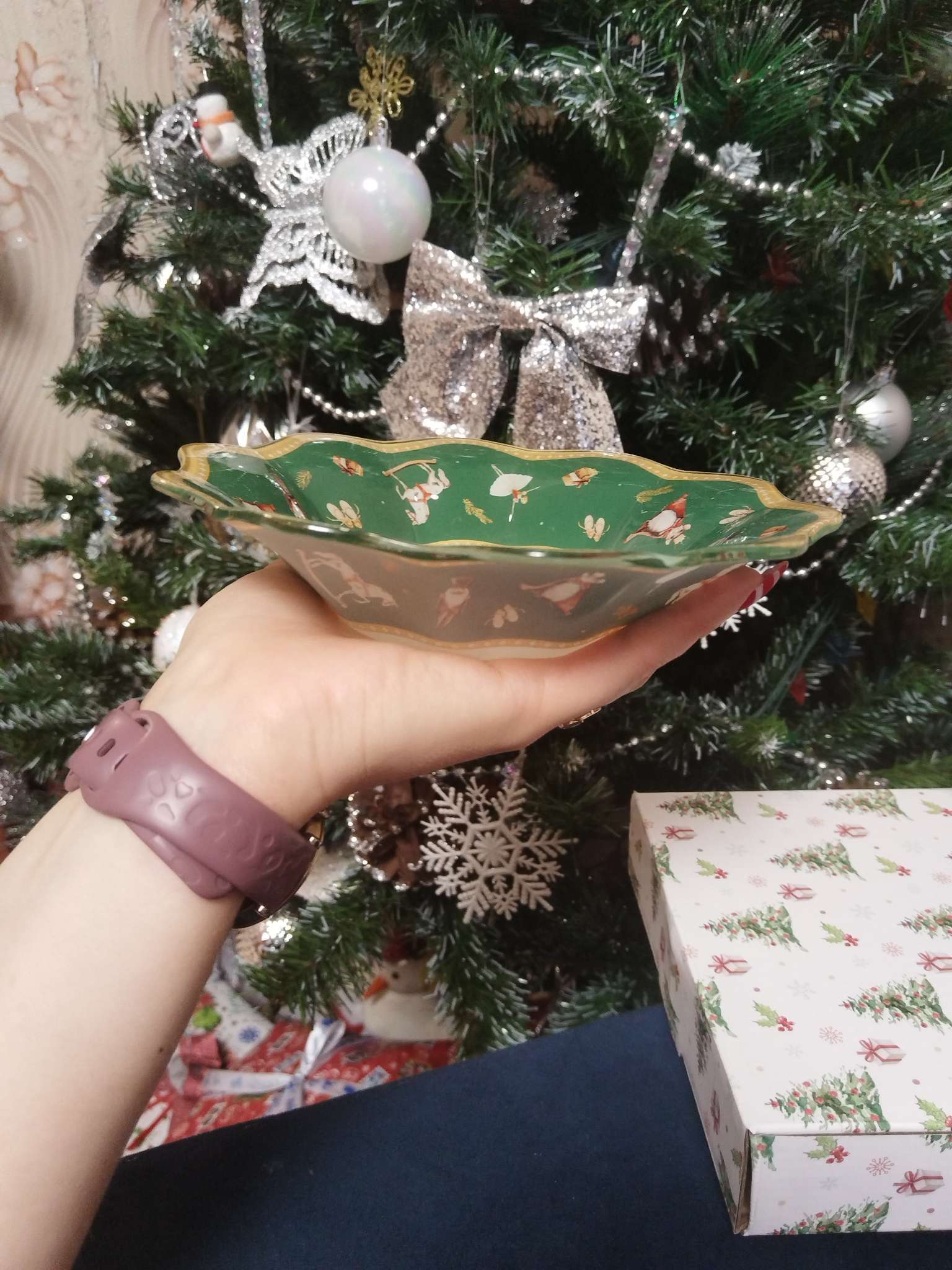 Фотография покупателя товара Салатник Доляна «Сказочные истории», 400 мл, d=19, h=3.7 см, стекло, белый, зелёный - Фото 3