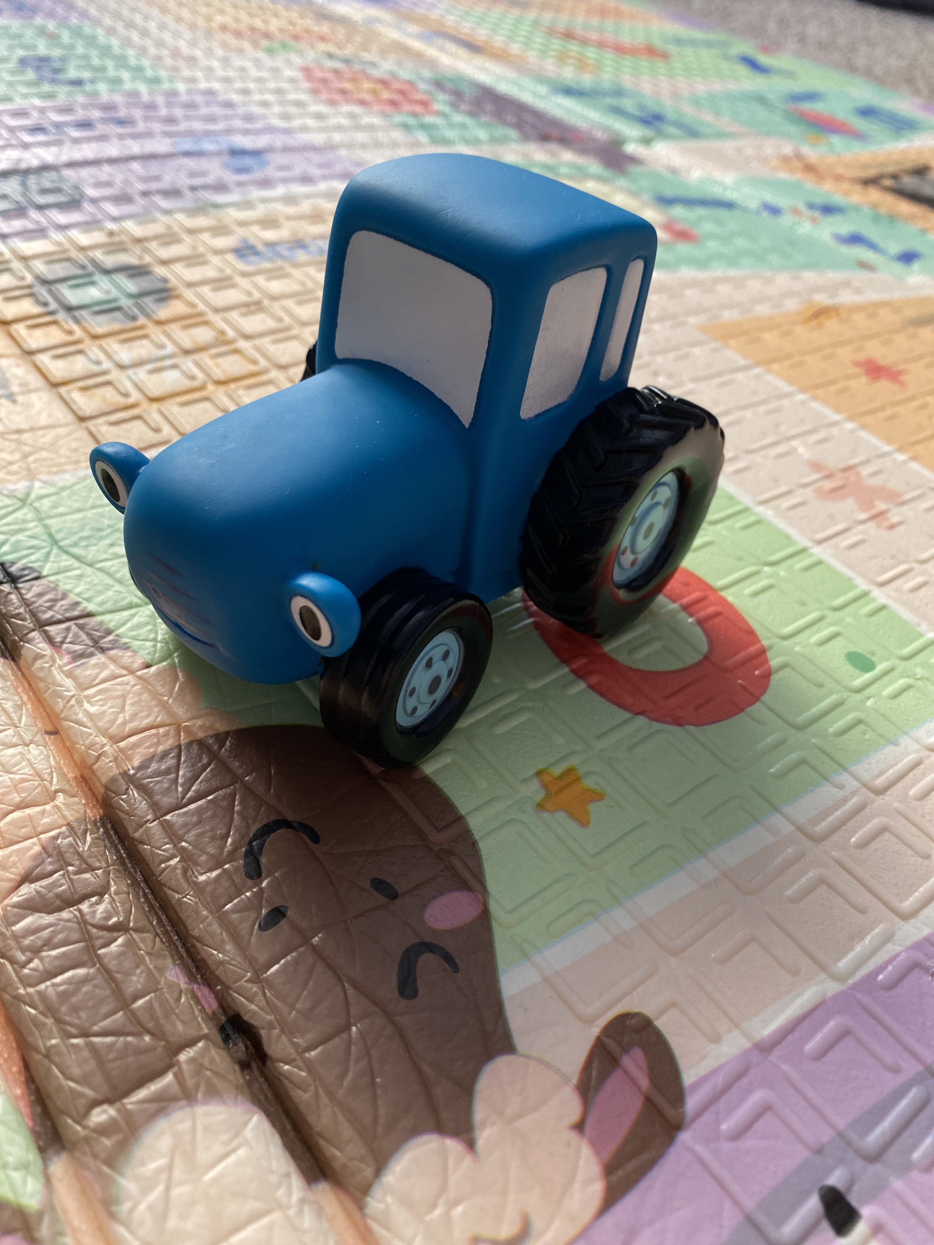 Фотография покупателя товара Игрушка для ванны «Синий трактор», 10 см - Фото 3