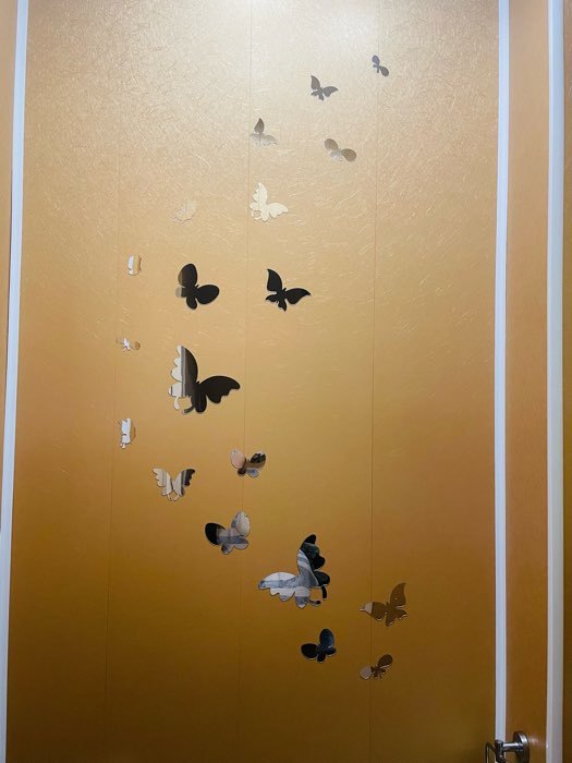 Фотография покупателя товара Наклейки интерьерные "Бабочки", зеркальные, декор на стену, набор 20 шт