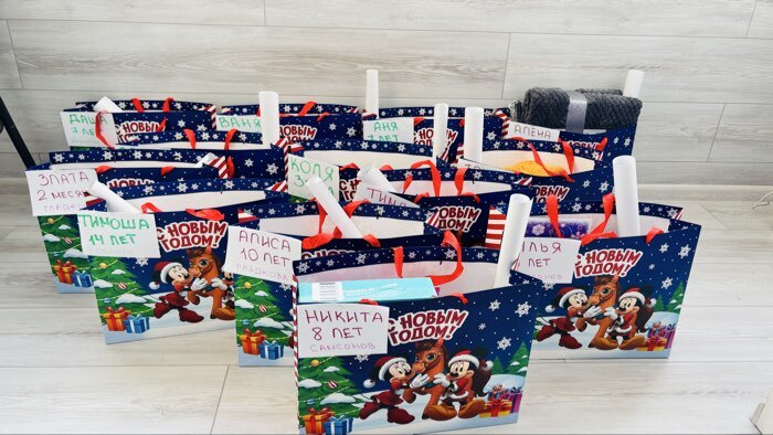 Фотография покупателя товара Пакет подарочный новогодний «С Новым годом», 31×40×11.5 см, Смешарики - Фото 1