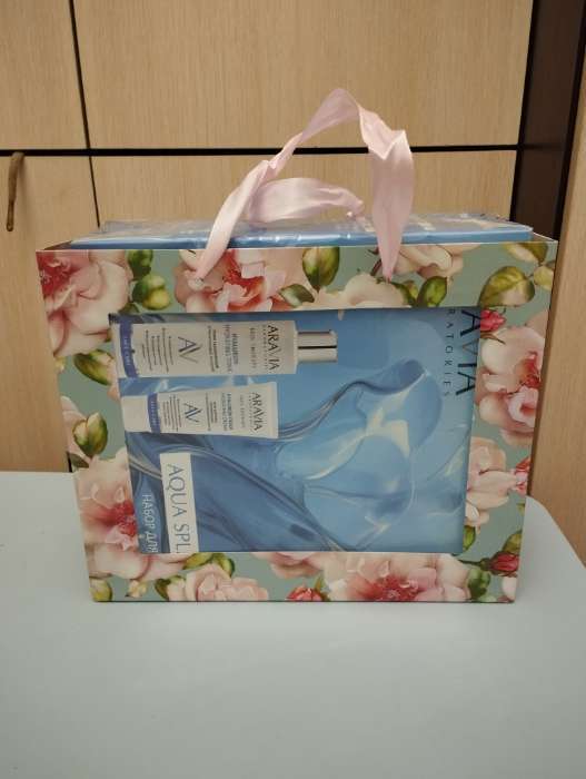 Фотография покупателя товара Пакет подарочный крафтовый с пластиковым окном, упаковка, «Beautiful», 24×20×11 см - Фото 12