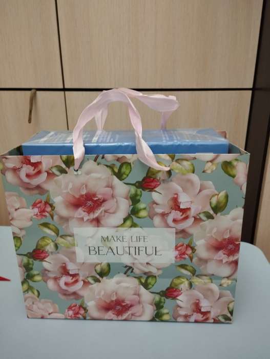 Фотография покупателя товара Пакет подарочный крафтовый с пластиковым окном, упаковка, «Beautiful», 24×20×11 см - Фото 13