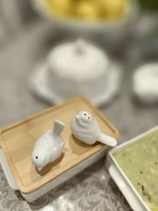 Фотография покупателя товара Набор для специй BellaTenero «Воробушки», солонка 75 мл, перечница 75 мл, на бамбуковой подставке, фарфор, белый - Фото 1