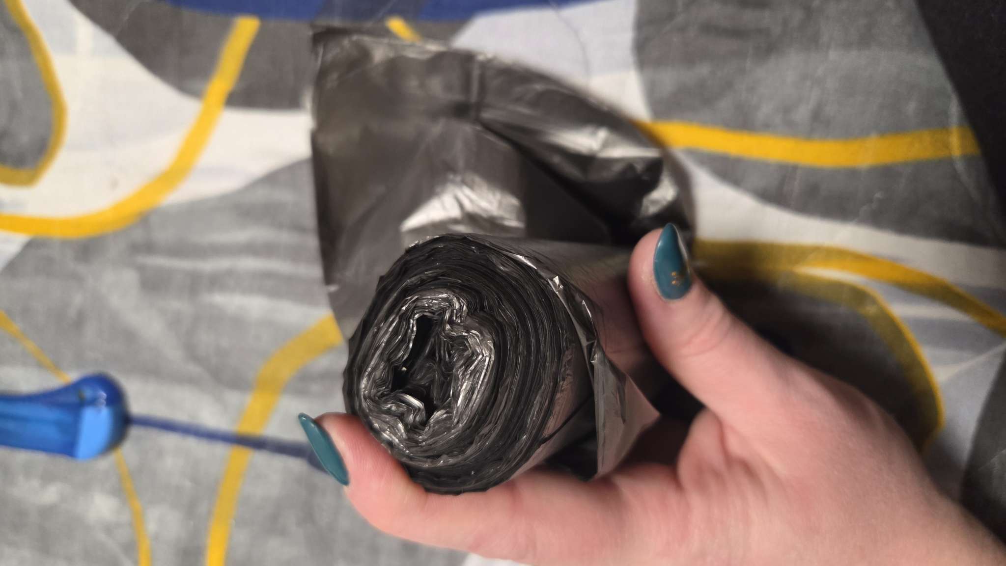 Фотография покупателя товара Мешки для мусора в рулоне UpakLand 60 л, черные, ПНД, толщина 15 мкм, 20 шт. - Фото 5