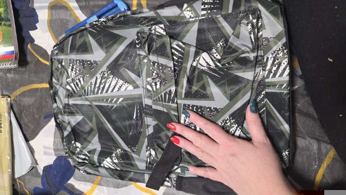 Фотография покупателя товара Рюкзак школьный на молнии, с карманами, с принтом, размер 30×13×42 см, чёрный/красный - Фото 2