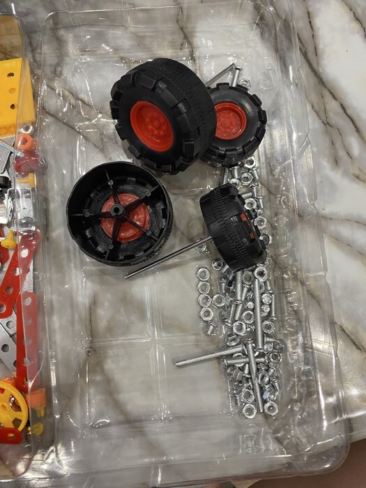 Фотография покупателя товара Конструктор металлический «Трактор», 4 варианта сборки, 160 деталей - Фото 11