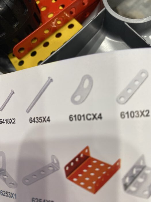 Фотография покупателя товара Конструктор металлический «Трактор», 4 варианта сборки, 160 деталей - Фото 10