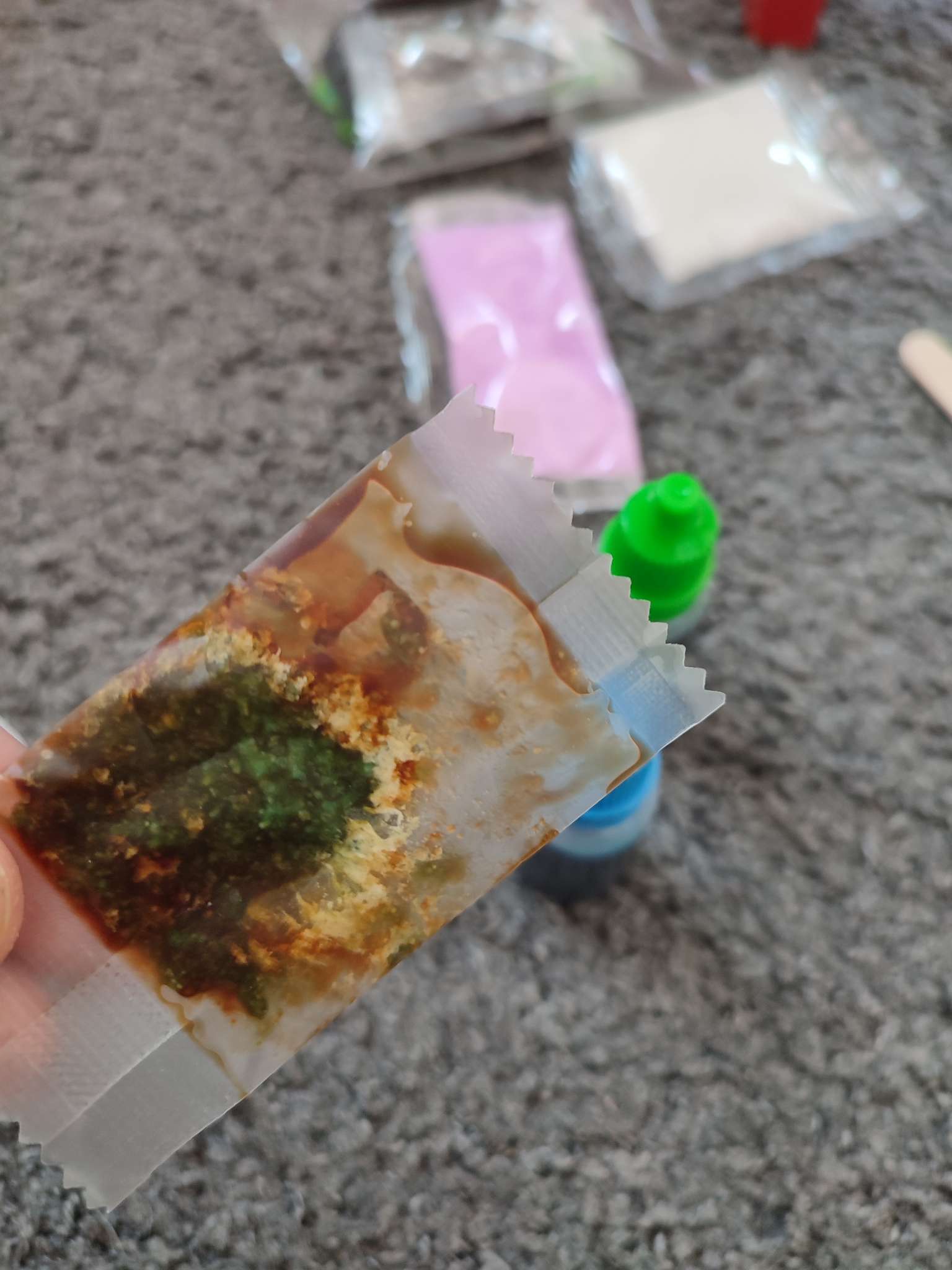 Фотография покупателя товара Уценка Набор для опытов «Большой новогодний подарок», 40 опытов - Фото 4