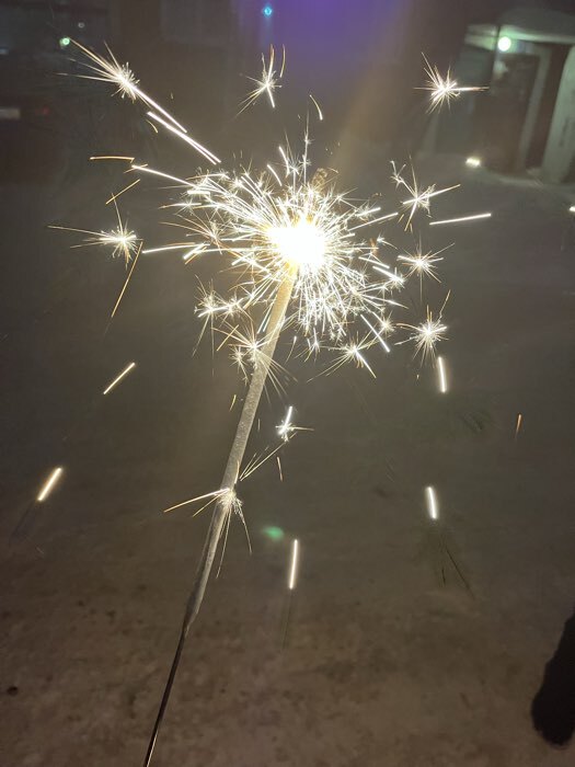 Фотография покупателя товара УЦЕНКА Бенгальские огни, 60 см, 3 штуки, "Новогодние", 240 сек - Фото 1