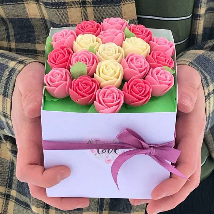 Фотография покупателя товара Коробка подарочная для цветов с PVC крышкой, упаковка, «С Любовью», 12 х 12 х 12 см - Фото 2