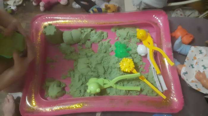 Фотография покупателя товара Надувная песочница с блёстками, 60×45 см, цвет розовый - Фото 1