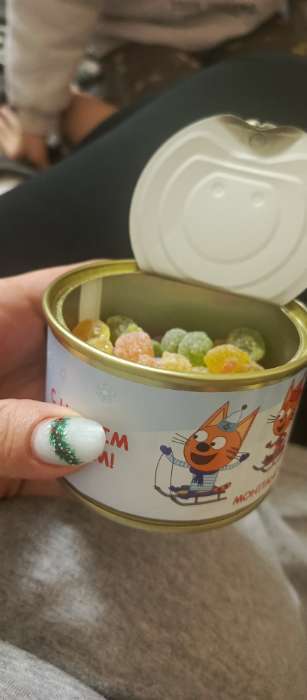 Фотография покупателя товара Леденцы монпансье в консервной банке «Три кота Новый год» 3 шт. - Фото 2