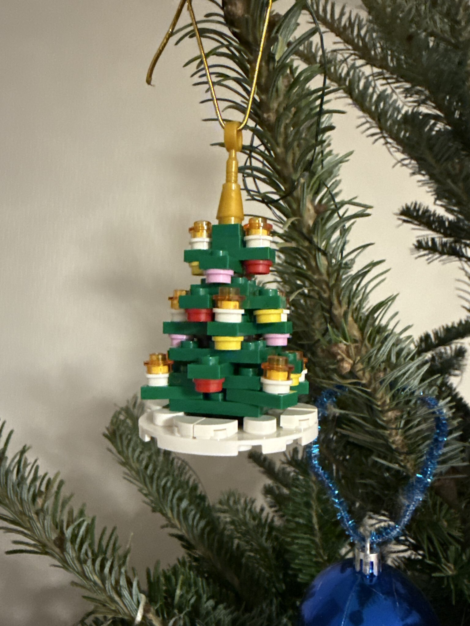 Фотография покупателя товара Конструктор новогодний «Игрушка на ёлку. Дед Мороз и ёлочка», 210 деталей - Фото 4