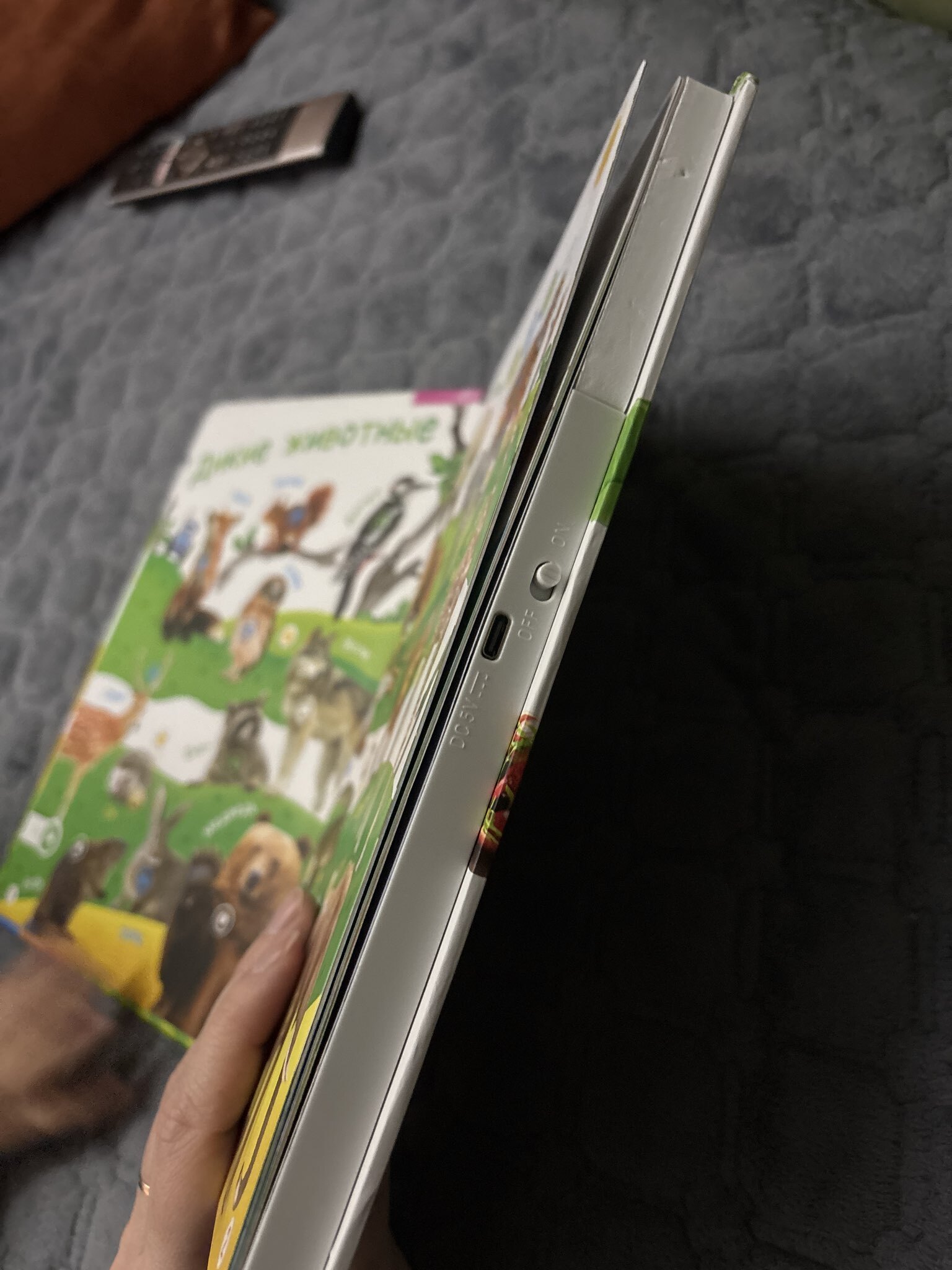 Фотография покупателя товара Говорящая книга «Мир вокруг малыша. Синий трактор», 26 стр. - Фото 2