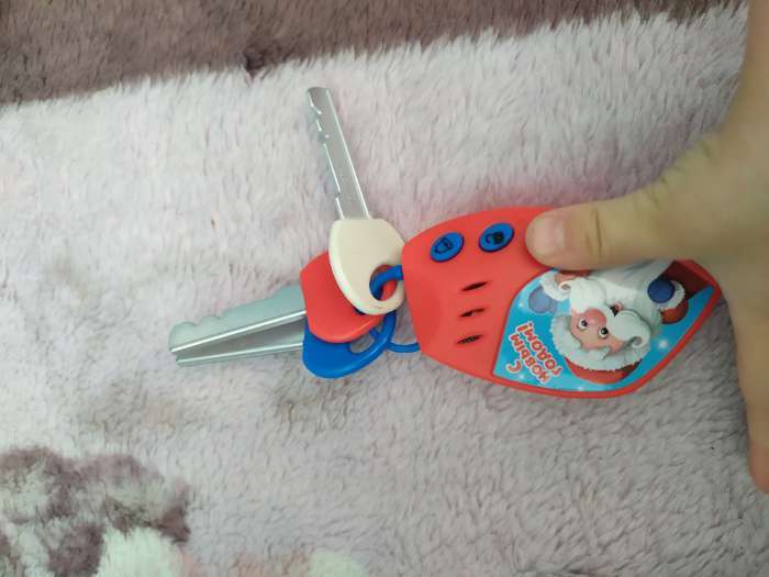 Фотография покупателя товара Музыкальная игрушка «Новогодний брелок», цвет красный