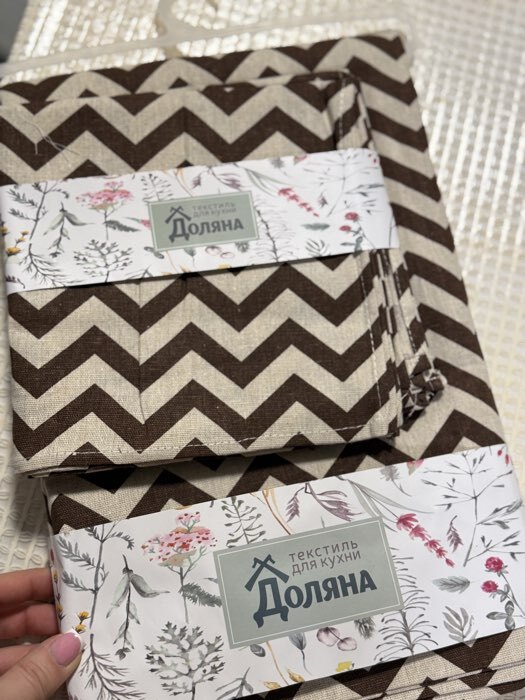 Фотография покупателя товара Набор кухонный «Доляна»: скатерть 145×200 см, салфетки 40×40 см-4 шт., коричневый, 100% п/э, рогожка 200 г/м² - Фото 3