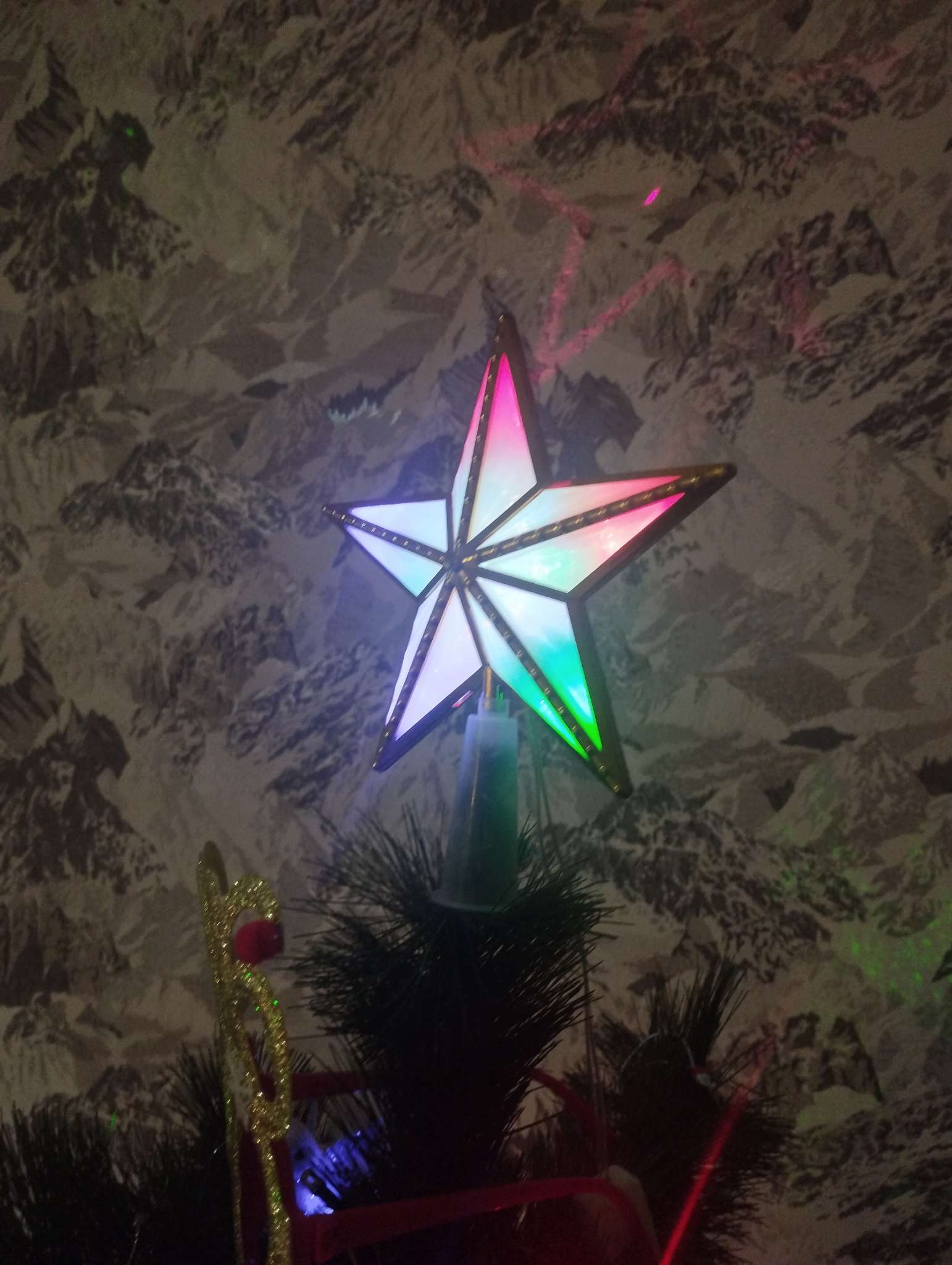 Фотография покупателя товара Светодиодная верхушка на ёлку «Звезда золотистая», 15 см, 10 LED, 220 В, свечение мульти - Фото 1