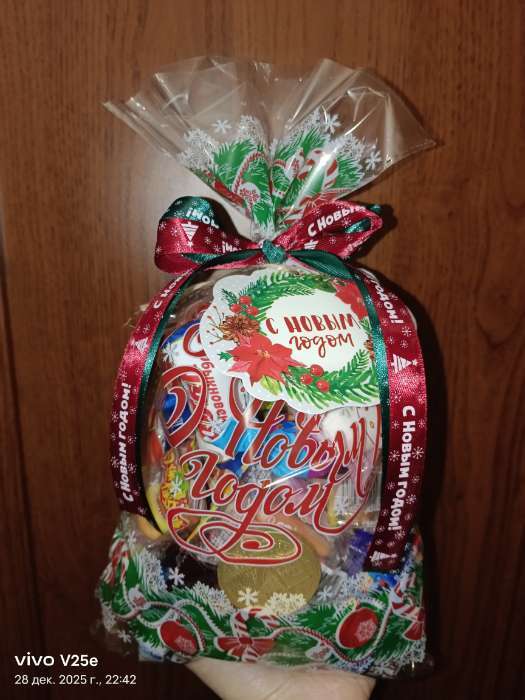 Фотография покупателя товара Шильдик на подарок Новый год Hand made 6.5×6.5 см - Фото 1