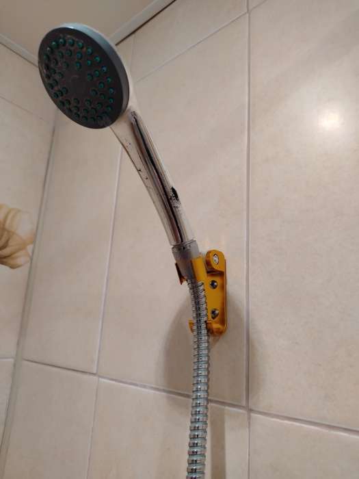 Фотография покупателя товара Держатель для душевой лейки ZEIN Z70, регулируемый с крючком, алюминий, золотой - Фото 2