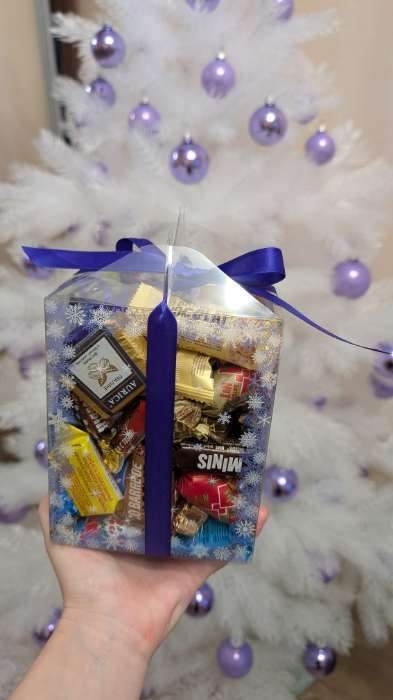 Фотография покупателя товара Коробка подарочная новогодняя складная ПВХ «Зимушка» 4×4×8 см - Фото 2