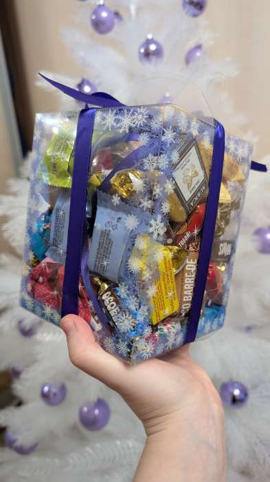 Фотография покупателя товара Коробка подарочная новогодняя складная ПВХ «Зимушка» 4×4×8 см - Фото 3